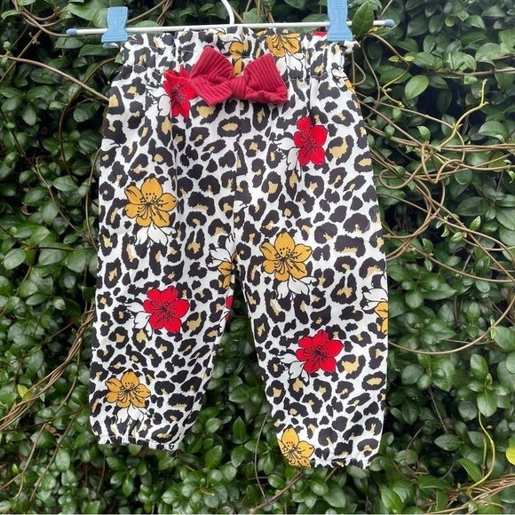 2 Piece Baby Girl Onsie/Pant Set Flutter Sleeves & Elastic Waist - Picture 5 of 9